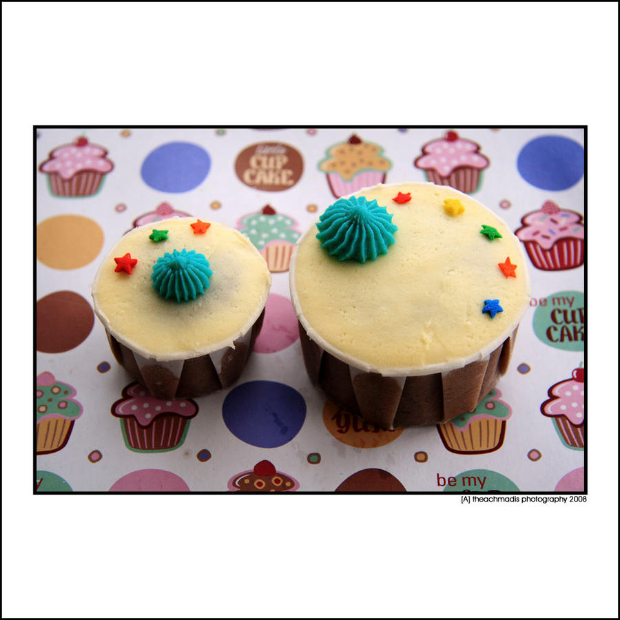 Very_Moist_Chocolate_Cupcake_by_theachmadis.jpg