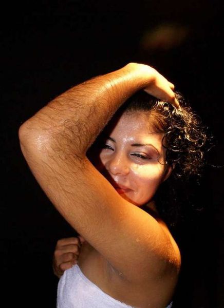 Frauen-mit-haarigen-armen31.jpg