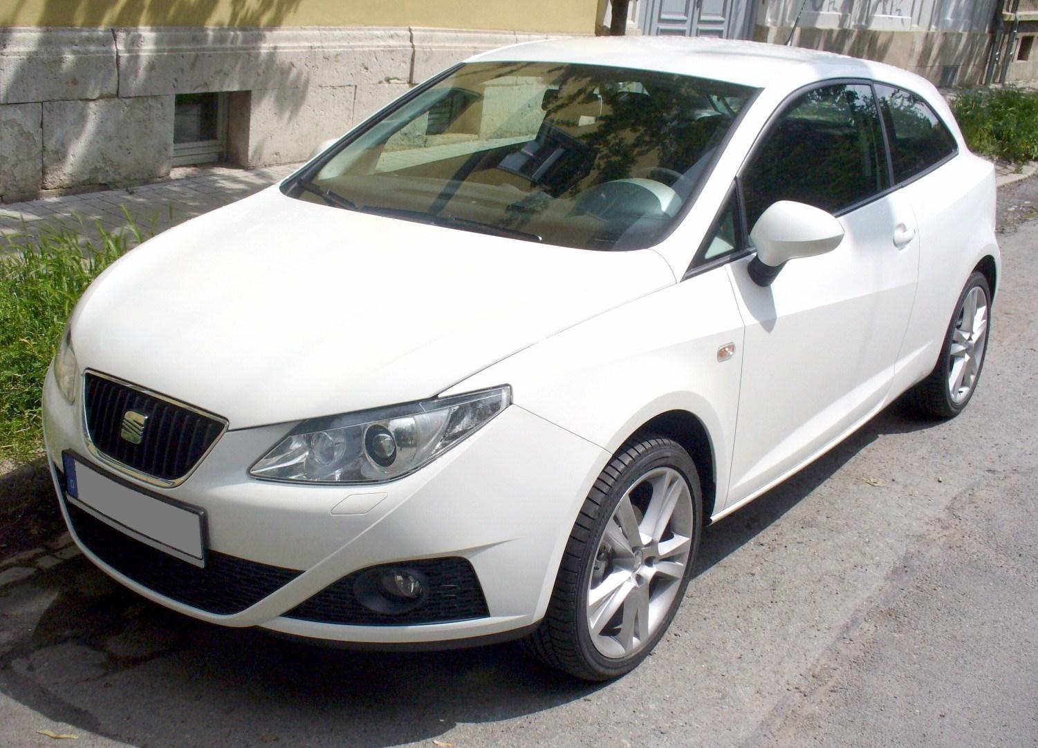 Seat_Ibiza_6J_SC_Style_Candywei%C3%9F.JPG