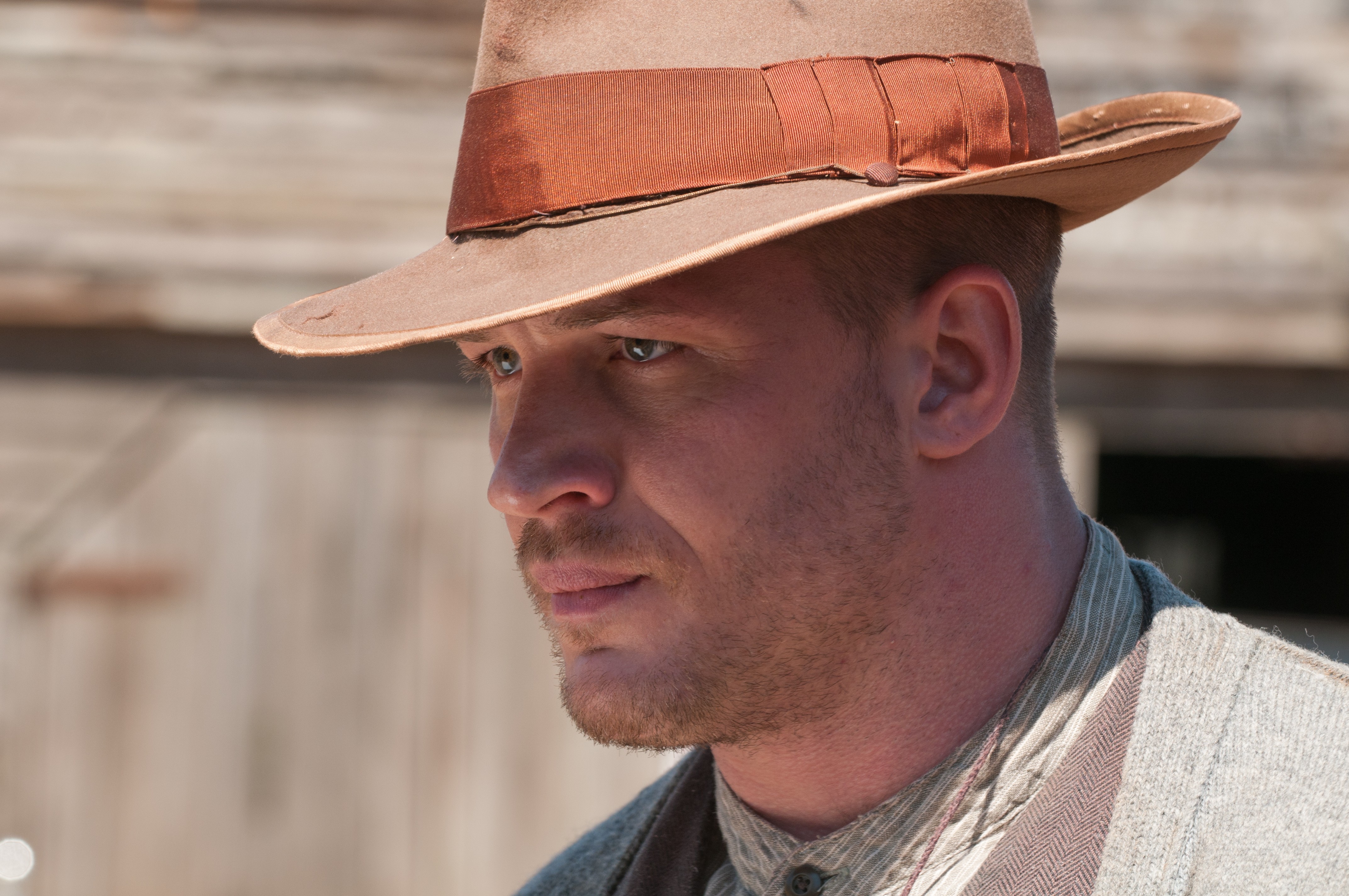 Tom-Hardy-in-Lawless-2.jpg