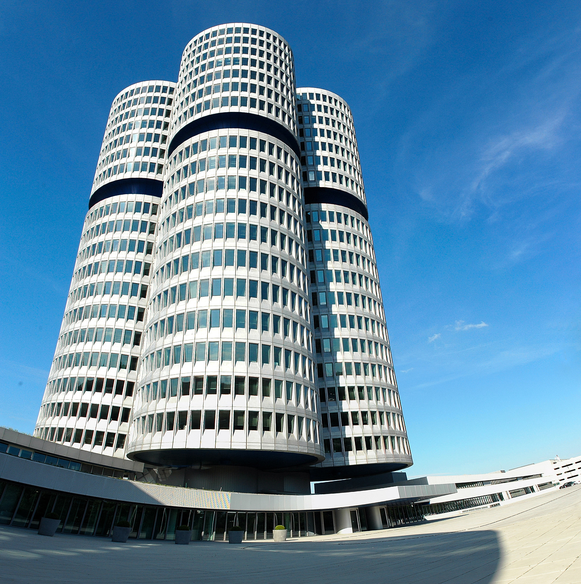 BMW-Turm_-_Muenchen.jpg