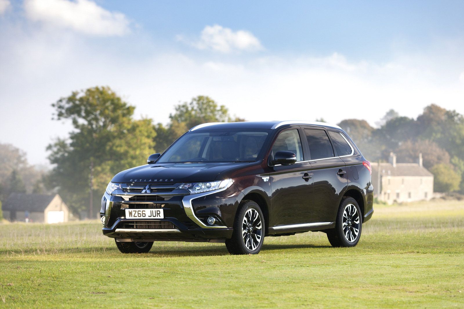 2017-mitsubishi-outlander-16_1600x0w.jpg