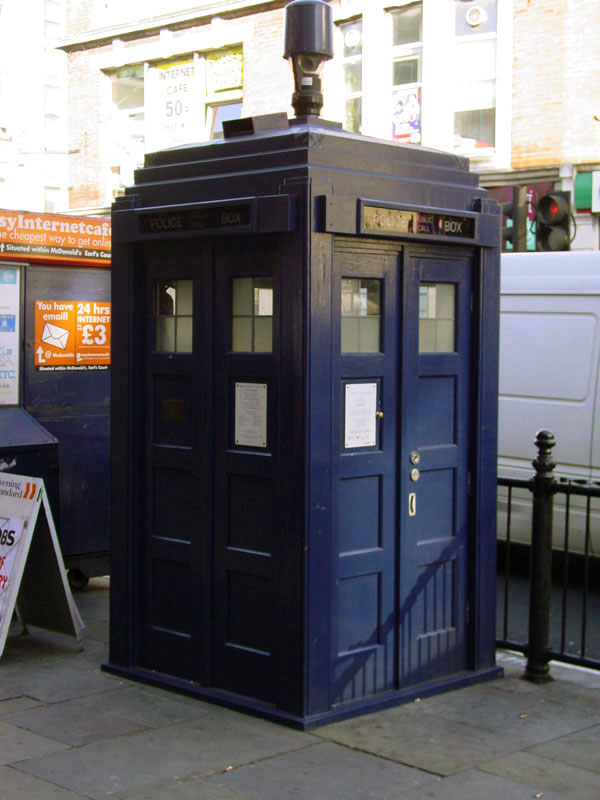 Earls_Court_Police_Box.jpg