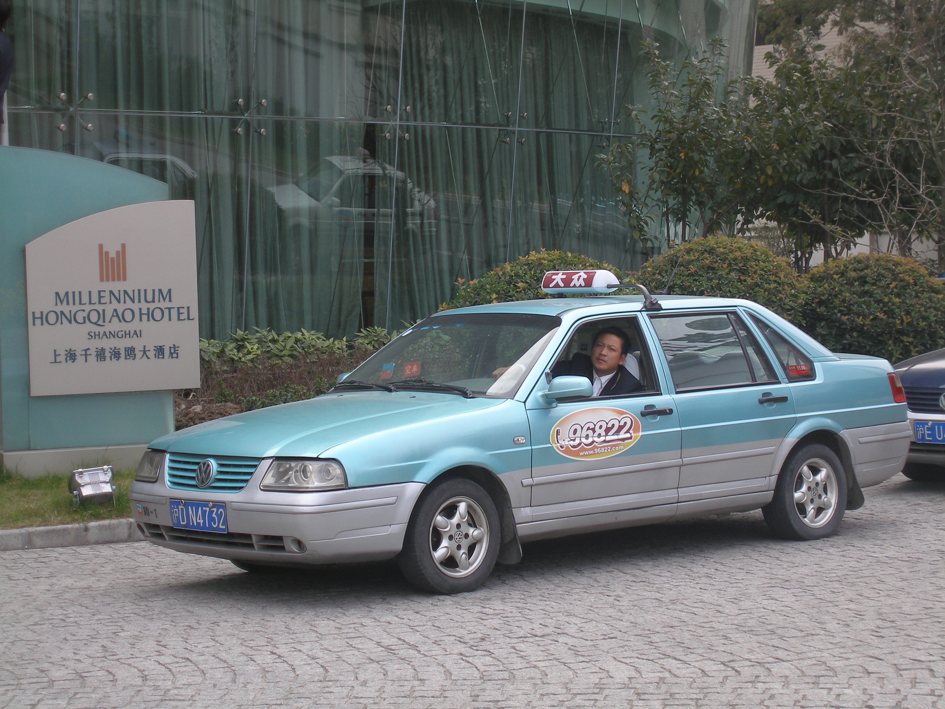 Chinese_VW_Santana_taxi.jpg