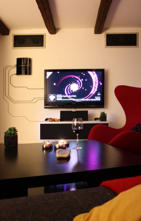 tv-playstation-hanging-wall.jpg