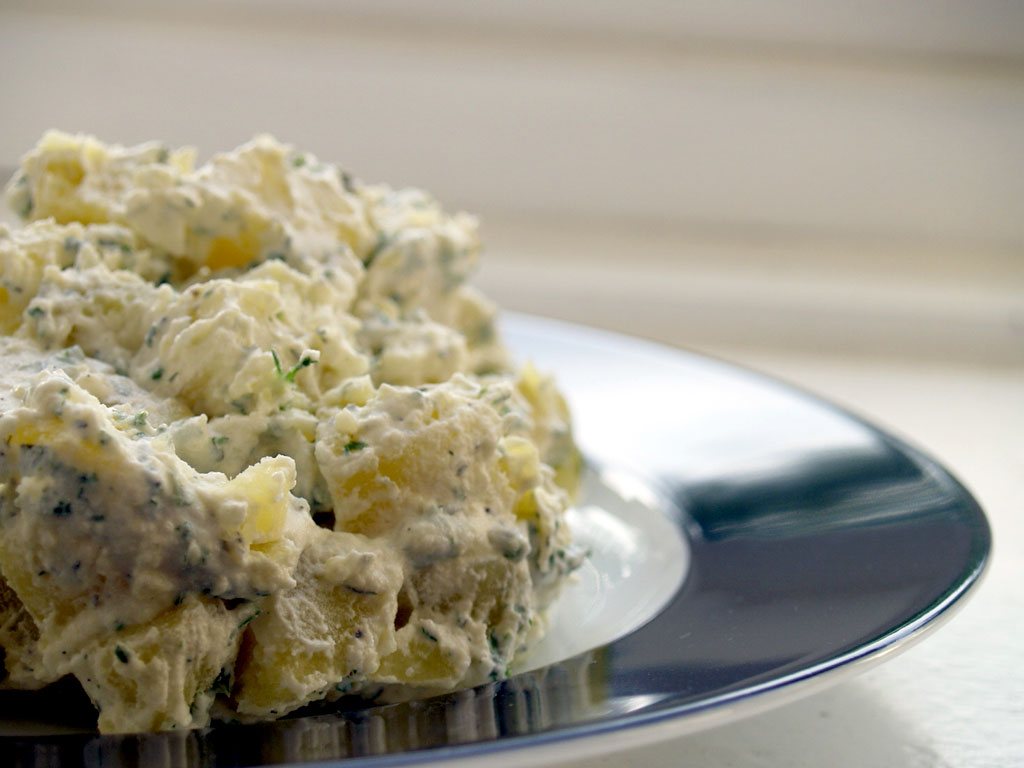 Kartoffelsalat_with_mayonnaise.jpg