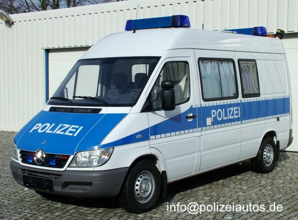 brb-ms-mb-sprinter-suegru-weiss-blau-vorne.jpg