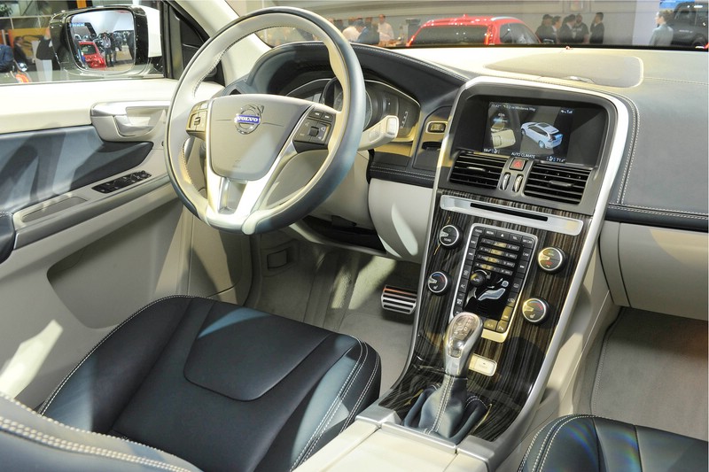 Volvo-XC60-Hybrid-Innenraum.jpg
