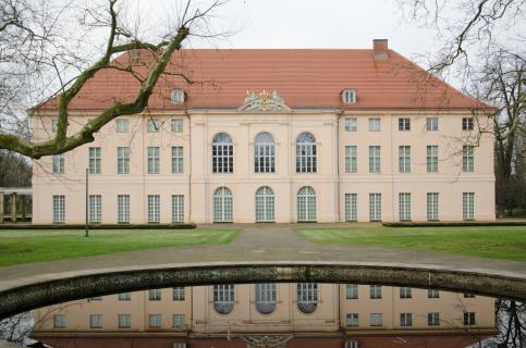 schloss_rueckseite_web.jpg